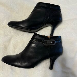 Sofft black ankle booties SZ 12